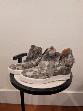 Camo Print Slip‑On Ankle Boots • Women’s Size 8.5